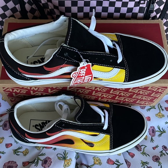 Vans Men’s Old Skool
(Flame)Black/Black/Tr Wht
VN0A38G1PHN
Sneakers - Picture 4 of 16
